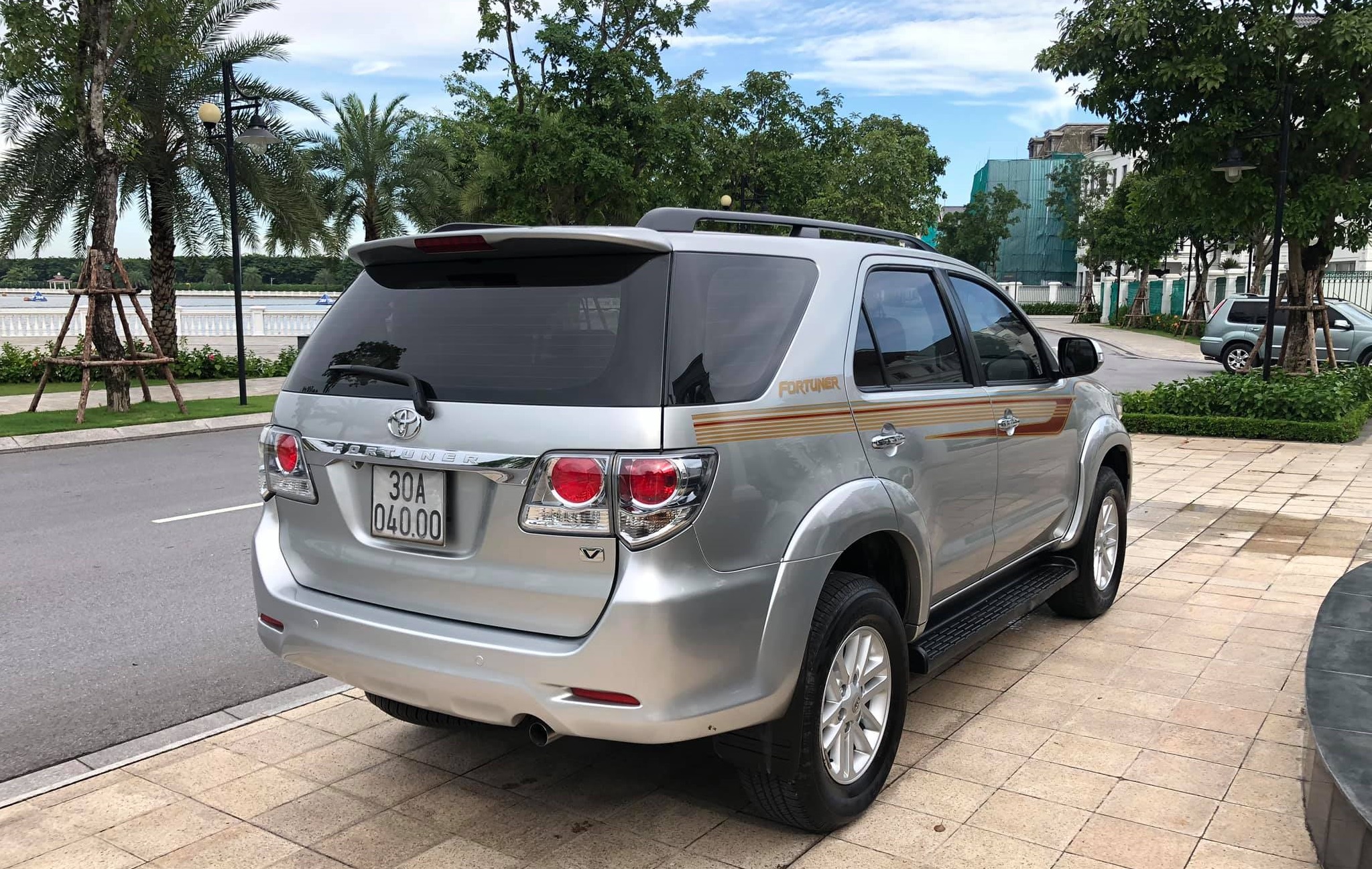 toyota fortuner 27v 4x4 at 2010